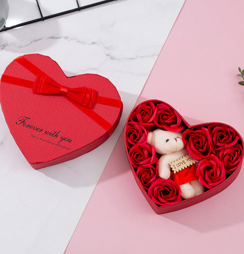 Geschenkbox mit Seifenrosen & Teddybär