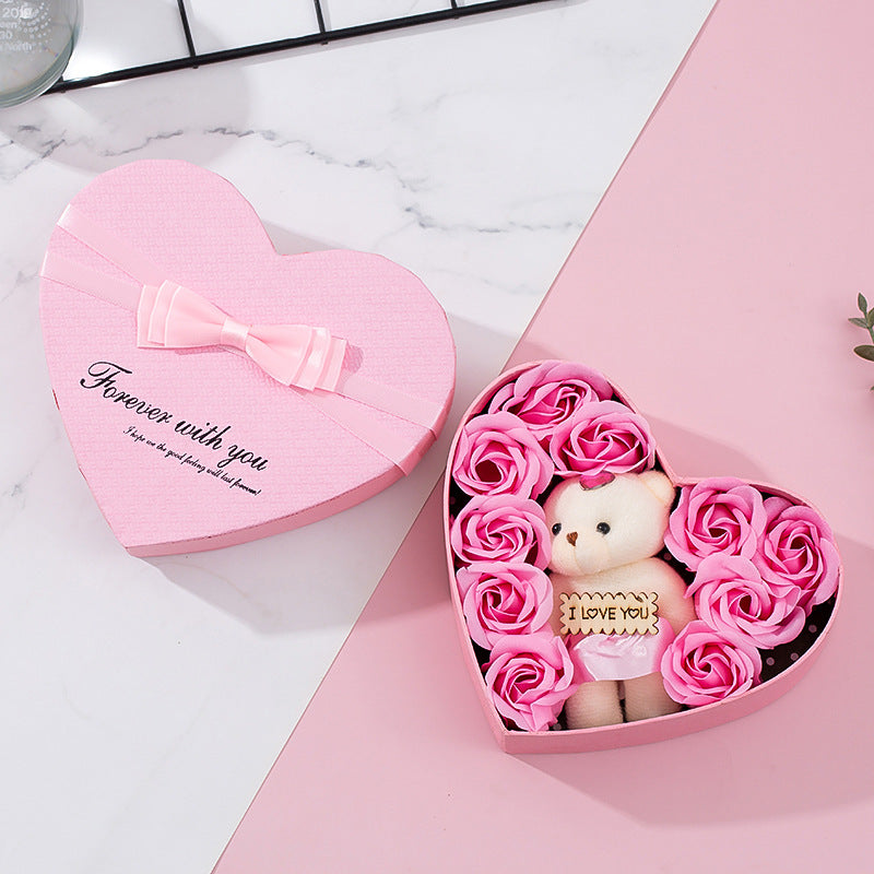 Geschenkbox mit Seifenrosen & Teddybär