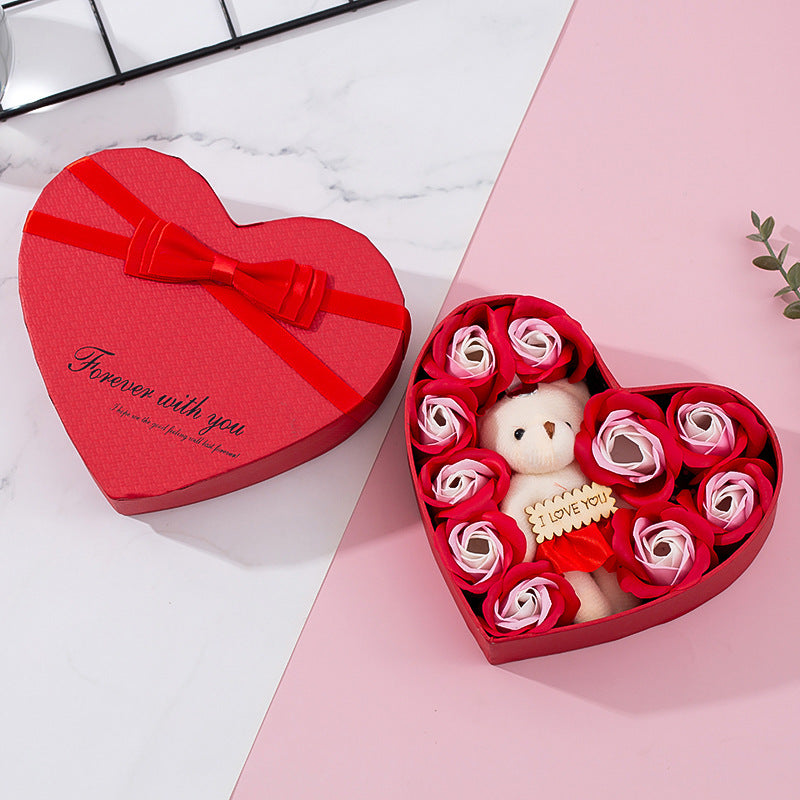 Geschenkbox mit Seifenrosen & Teddybär