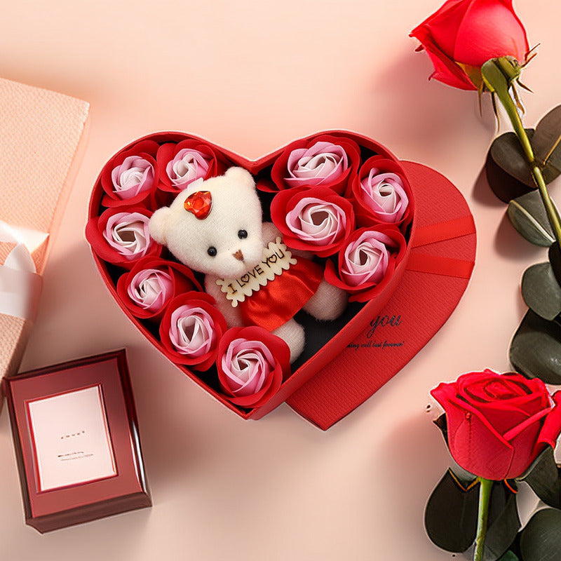 Geschenkbox mit Seifenrosen & Teddybär